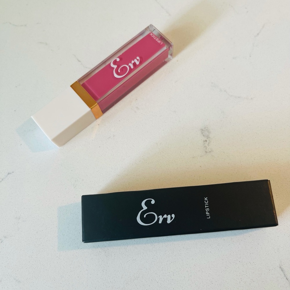 Lipstick - Picture 13 of 14